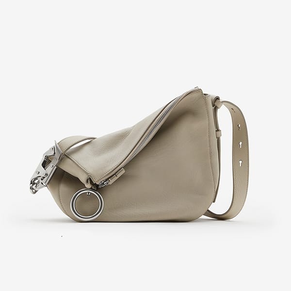 正規店買付【Burberry】アイボリー レザー ナイトバッグ Burberry Knight レザーバッグ M | ホワイト | FARFETCH JP