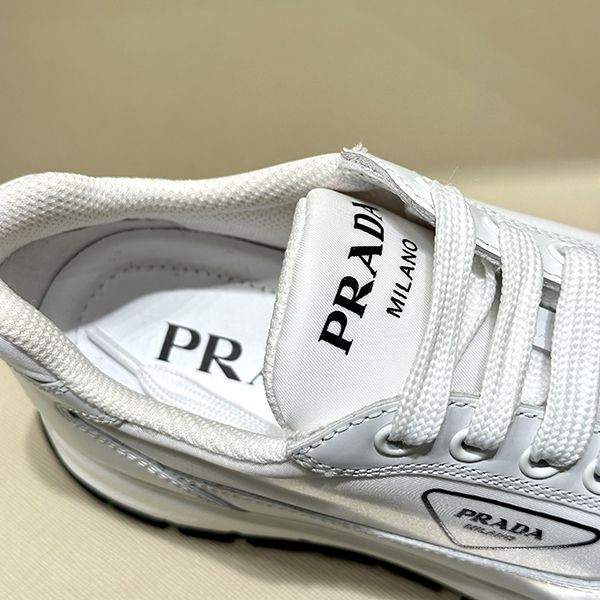 PRADA スニーカー 1E283N ロゴ シンプル 三角ロゴ すぐ届く! PRADA 1E283N 三角ロゴ スニーカー スポーティ (PRADA