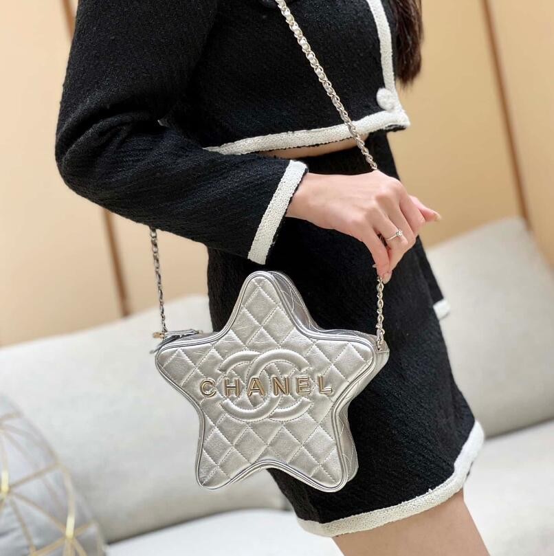 輝きをプラス【CHANEL】星型 ショルダーバッグ 超レアな星型バッグ♪】シャネル ショルダーバッグ コピー