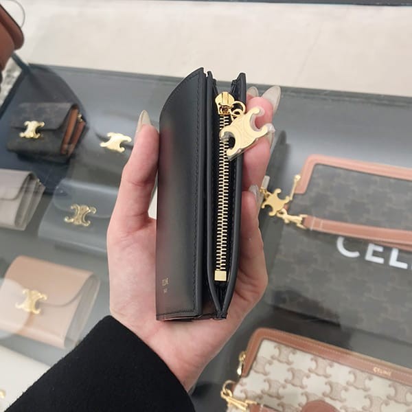 【直営店買付】セリーヌ☆レザーコンパクトウォレット 10M103FRJ 直営店買付】セリーヌ☆レザーコンパクトウォレット 10M103FRJ