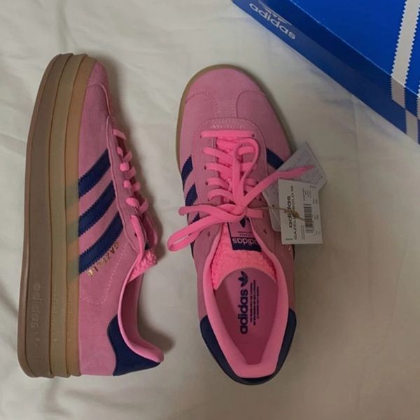 adidas ピンクガゼル 新品 adidas Originalsガゼル インドア24.0cm - メルカリ