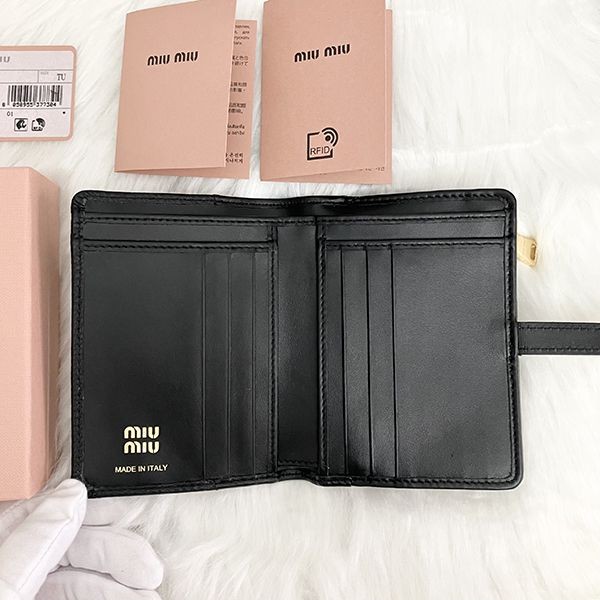 ミュウミュウ】Compact Wallet ロゴベルト 三つ折り財布 5ML058 ミュウミュウ】Compact Wallet ロゴベルト 三つ折り財布 5ML058