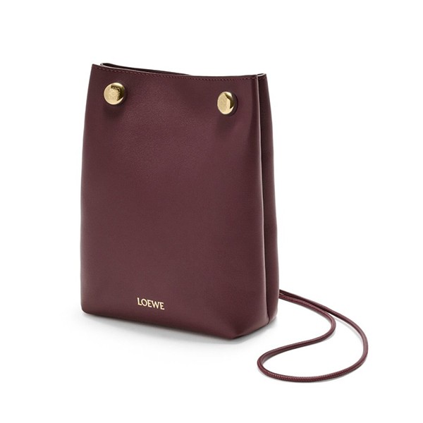 ☆送料・関税込☆LOEWE★カフスキンペブルポーチ★BROWN★ ぺブル ポーチ（スムースカーフ） ブラウン - LOEWE