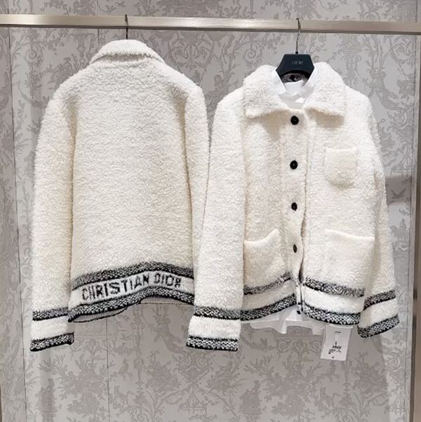 バックのロゴが可愛いポイント♡【DIOR】Caro ジャケット 新色登場☆バックのロゴが可愛いポイント♡【ディオール】Caro