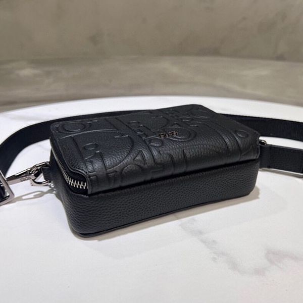 モダン◆機能的【Dior】ストラップ付き ジップポーチ クリスチャンディオールストラップ付き ジップポーチ 黒