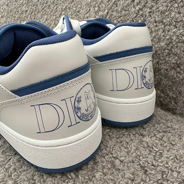 周りと差がつく！ ディオール★ AND HYLTON NEL B27 スニーカー DIOR AND HYLTON NEL B27 Uptown Low-Top Sneaker Navy Blue and