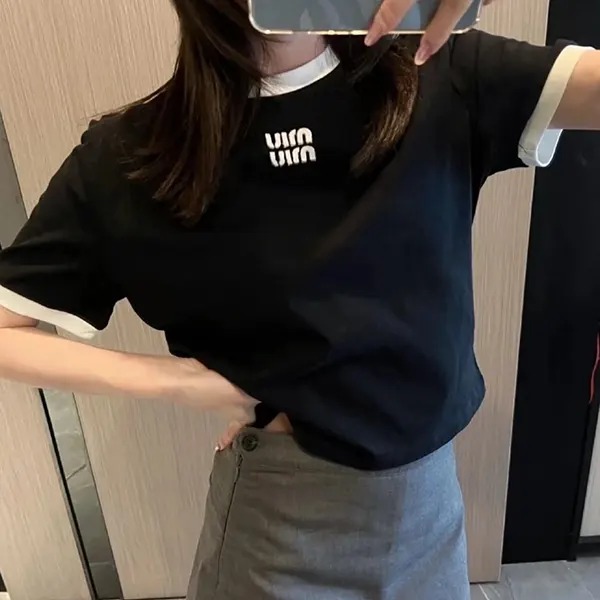 ☆人気☆【MIU MIU】☆刺繍ロゴコットンジャージーTシャツ☆ ミュウミュウ 刺繍ロゴ入りコットンジャージーTシャツ MJN522