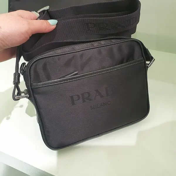 【セール】プラダ☆三角ロゴナイロンショルダーバッグ☆2VH144 PRADA プラダ 人気 ロゴ ナイロン ショルダーバッグ 黒 2VH144