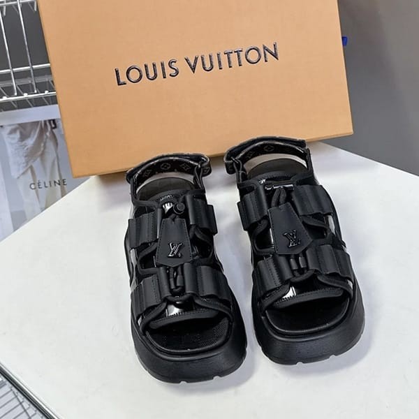 【厚底で履き心地◎】LouisVuitton★サンダル カメレオンライン ルイ・ヴィトンの厚底ウィメンズサンダル、モノグラム